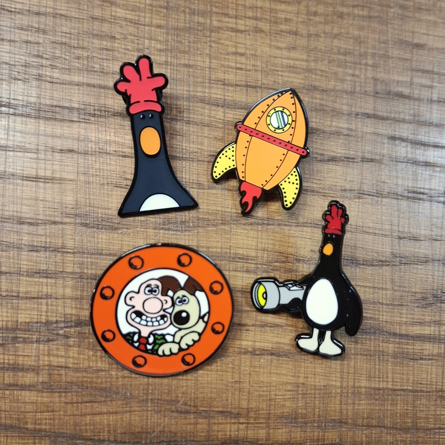 Wallace and Gromit Pin Badge (Pawprint)